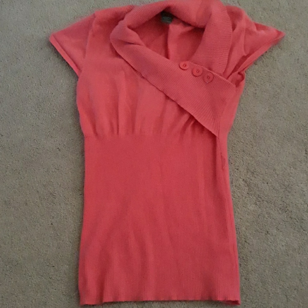 Salmon color short sleeve sweater